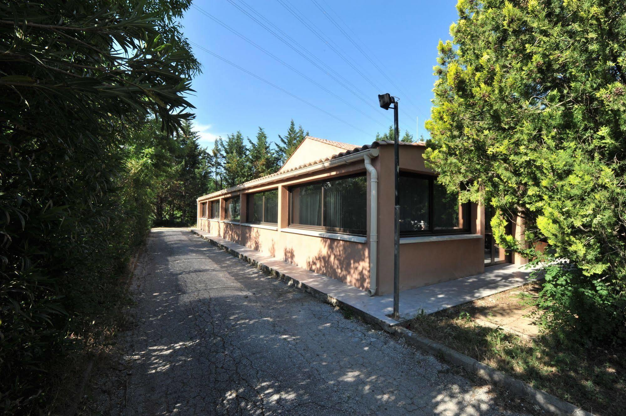 Hotel Au Relais De Trans Draguignan Exterior photo