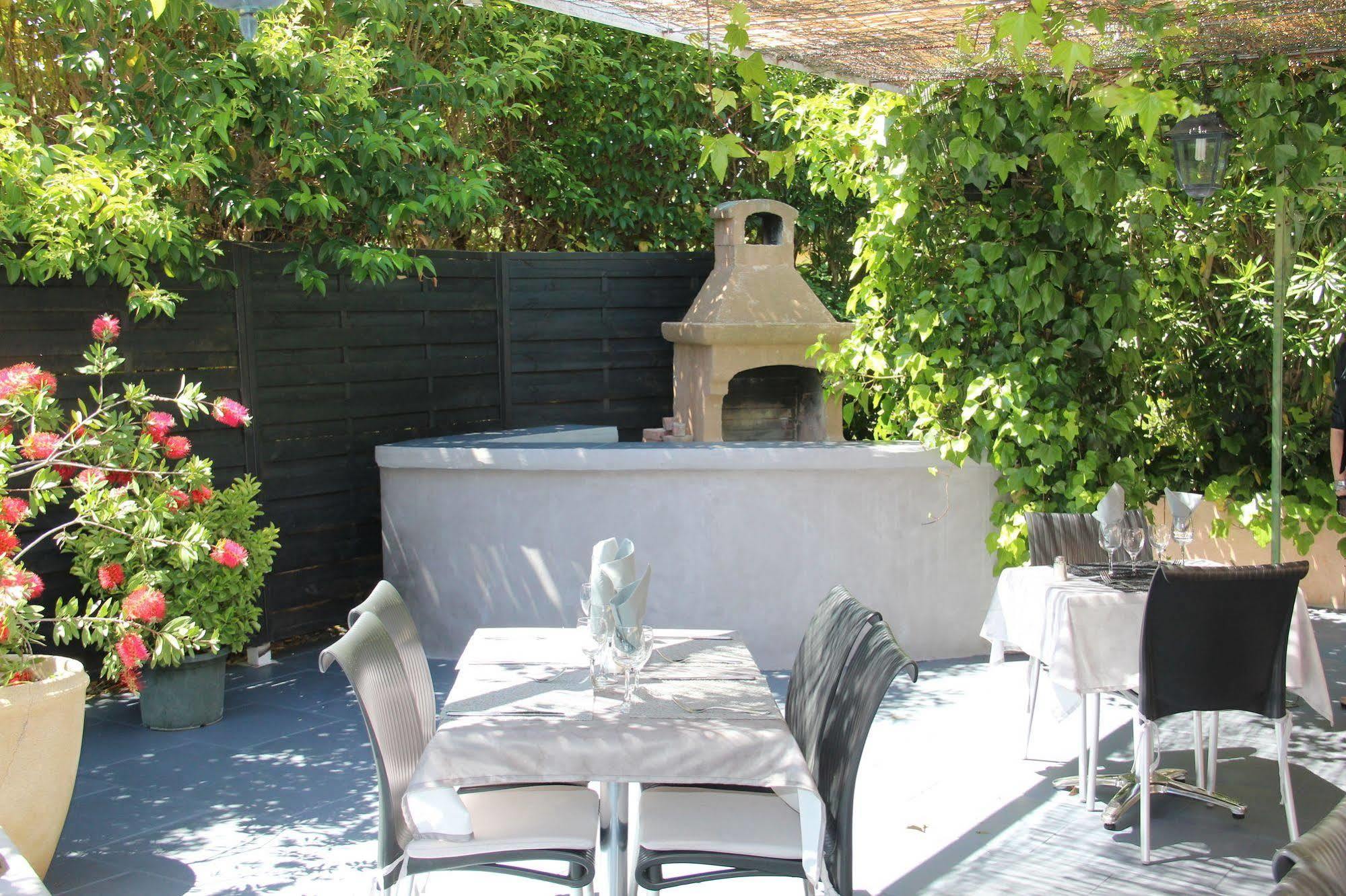 Hotel Au Relais De Trans Draguignan Exterior photo
