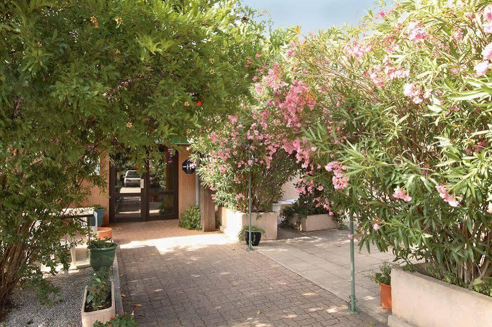 Hotel Au Relais De Trans Draguignan Exterior photo